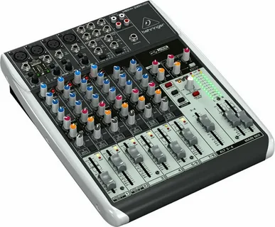 Микшерный пульт behringer